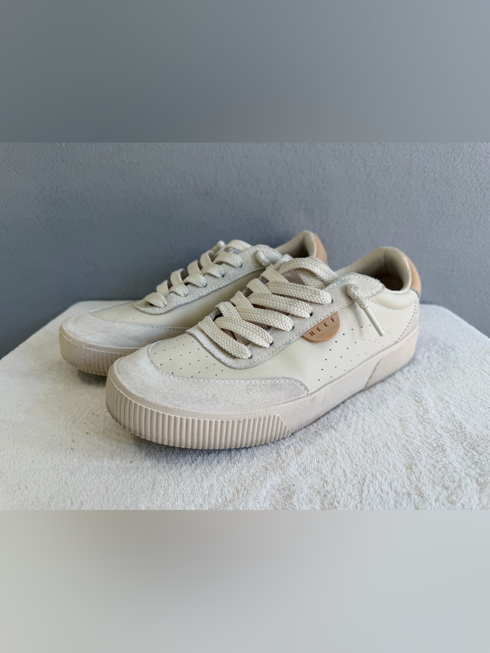 Reef Lay Day Seas Women’s s11 Beige Suede Leather Athletic Shoes